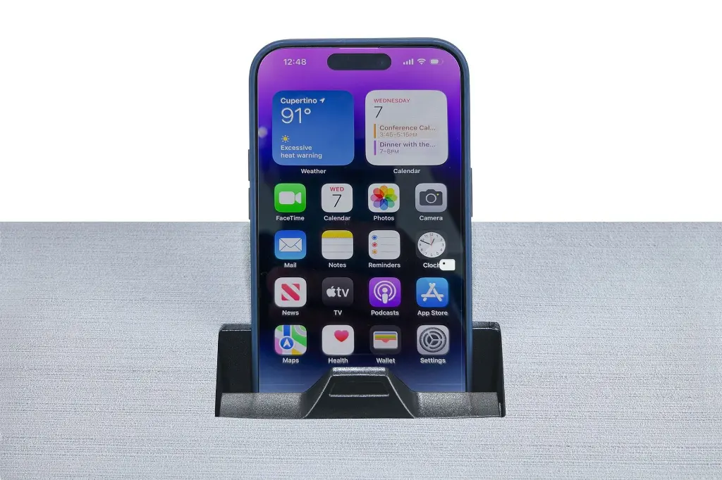 upload-Wireless_Charging-SC-CW-12F-Scanstrut_SC-CW-12F_Aura_with_Phone_4_and_screen-min_1._m0_w2000_h1333_c1_b__pcenter_q80_.webp