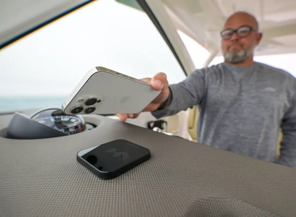 upload-Wireless_Charging-SC-CW-14G-FIN_8848-_web._m0_w1500_h1101_c1_b__pcenter_q80_.webp