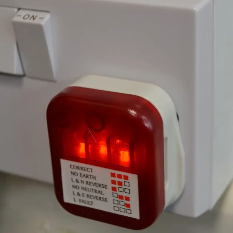 mains-power-socket-tester-checker-polarity-earth-wiring-plug-13a-002514 (1).webp