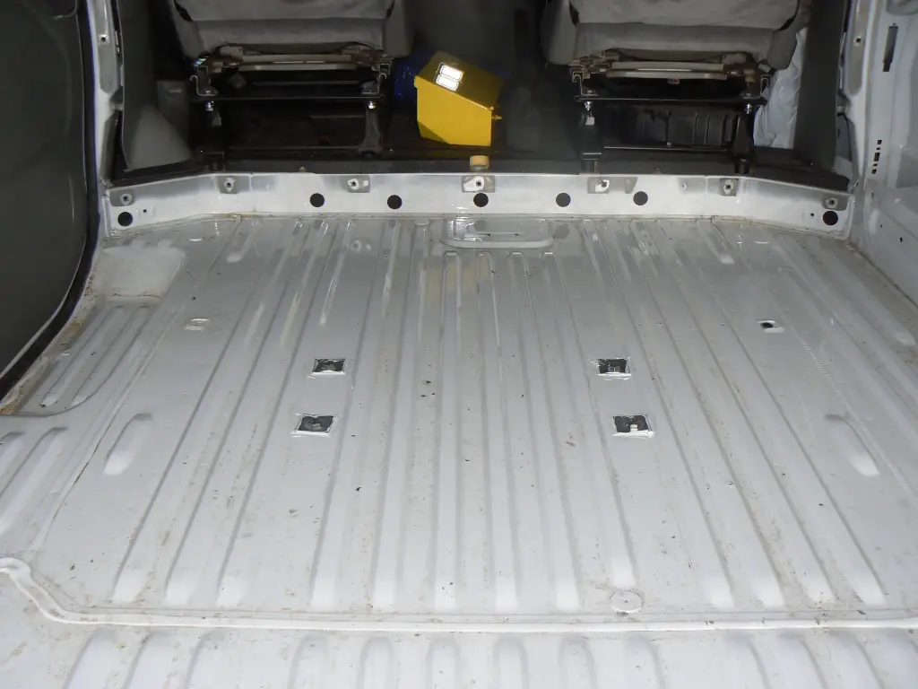 Nissan Primastar 20ltr/8kg Underfloor Vapour Caratank Kit - 8402(3)