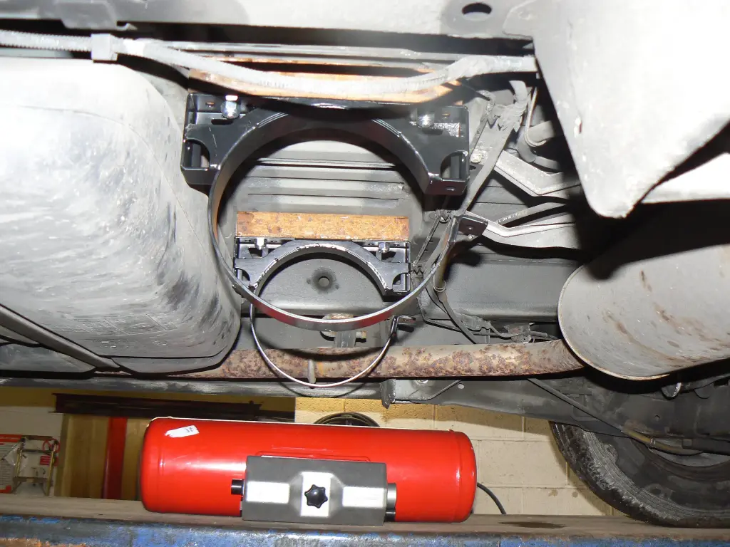 Nissan Primastar 20ltr/8kg Underfloor Vapour Caratank Kit - 8402(3)