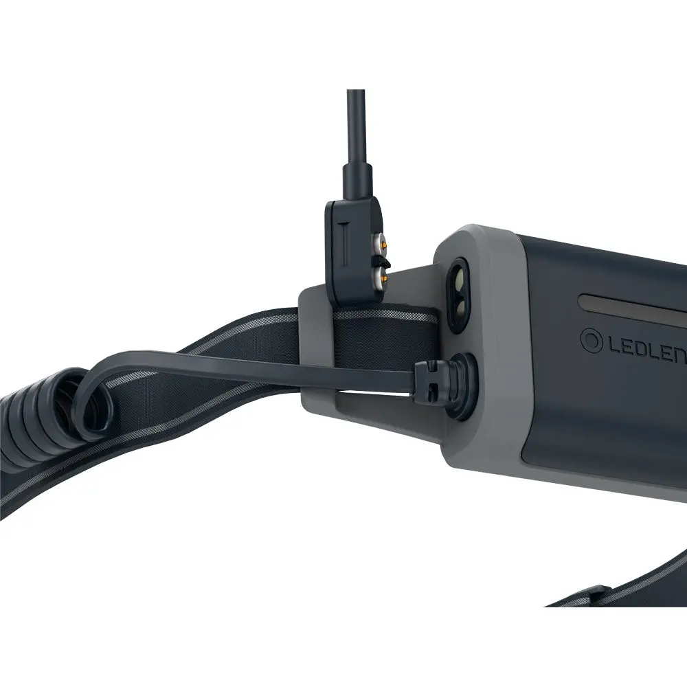 led-lenser-neo5r-mag-charging_1024x@2x.webp