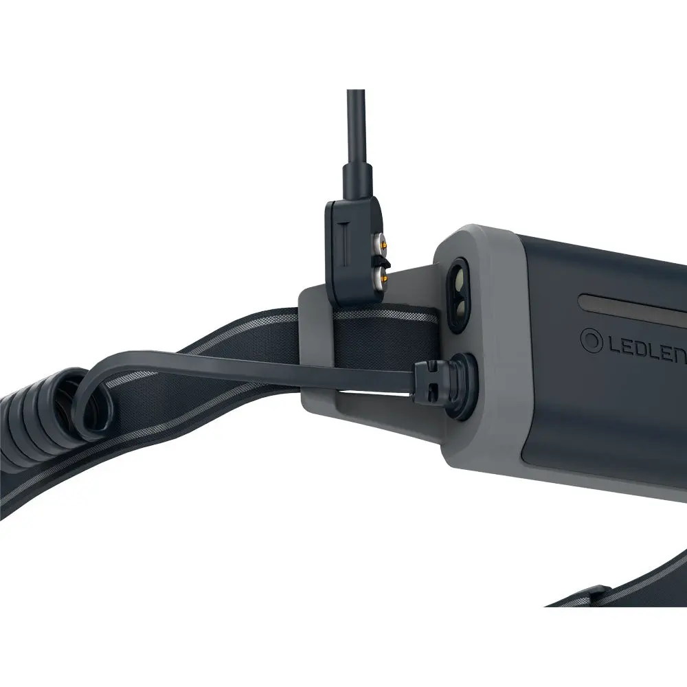 led-lenser-neo5r-mag-charging_1024x@2x.webp